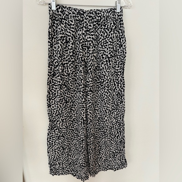 H&M Black and White Patterned 100% Viscose Flowy Wide Leg Pants Size Small - Picture 1 of 6